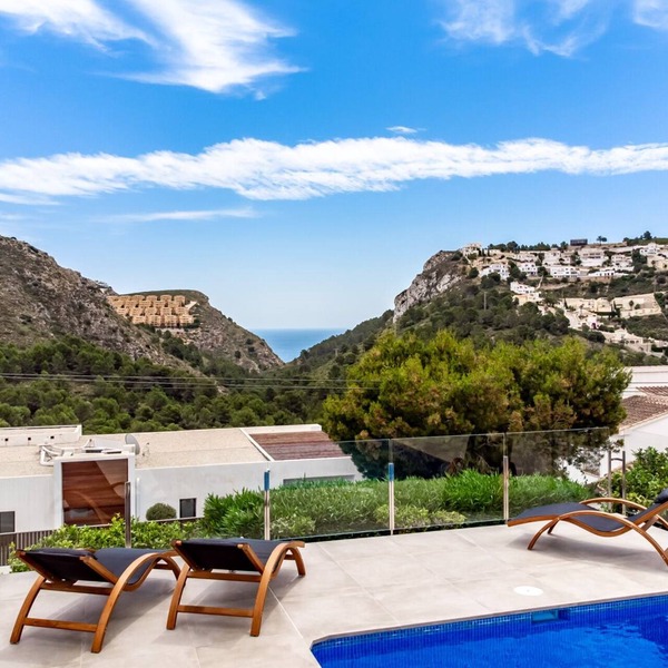 Modern 3-bed Villa with Heated Private Pool, Hot Tub, Sea views, & Garden