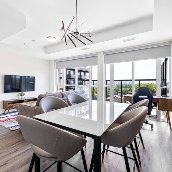 Modern 3 Bedroom Suite with AC near Downtown Toronto