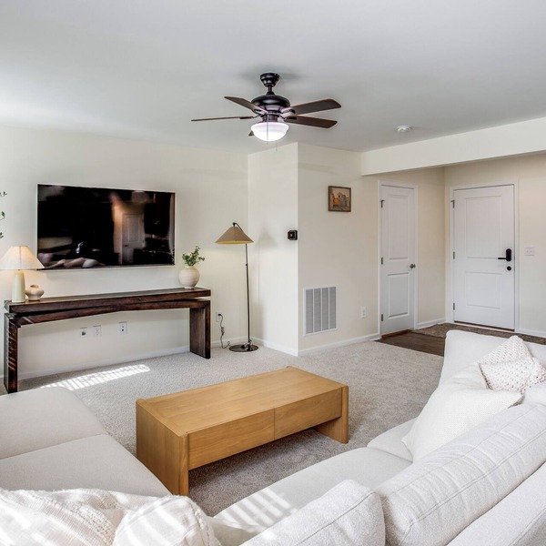 Modern 3 Bedroom Retreat Near RIT - Room For Everyone!