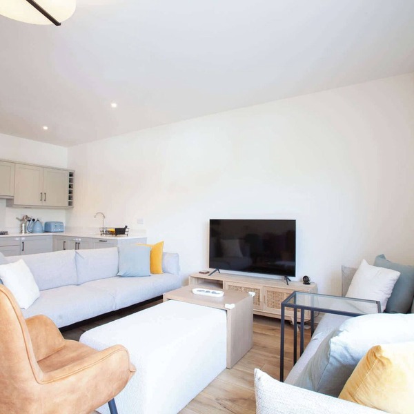 Modern 3BD Split-Level Home with Balcony,Dublin 16