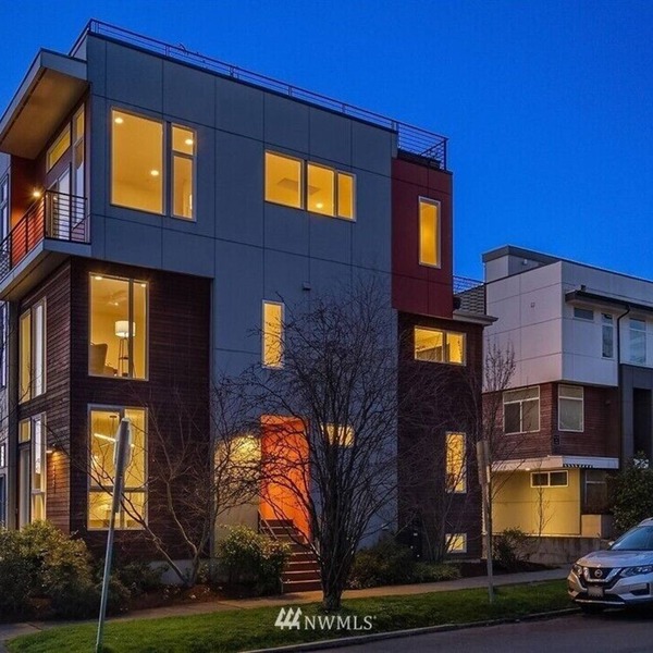 Modern 3BR/3BA Townhome - Charming Capitol Hill location