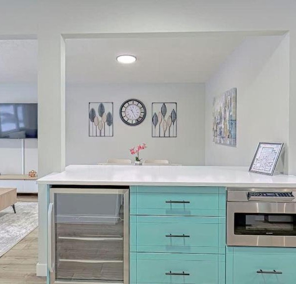 Modern 3BR Suite Steps to C-Train Near Zoo & DT