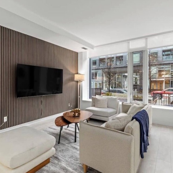 Modern 4 Bedroom Suite with 3 Baths close to the Distillery District