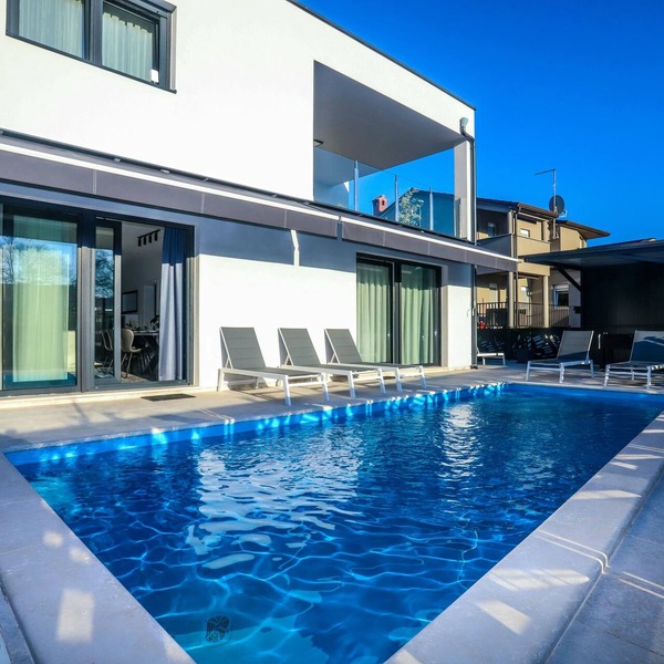 Modern 4 * Villa with Pool in Poreč,Varvari