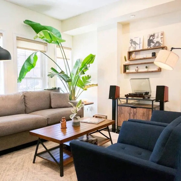 Modern 4BR Toronto Home | Record Player, Offices