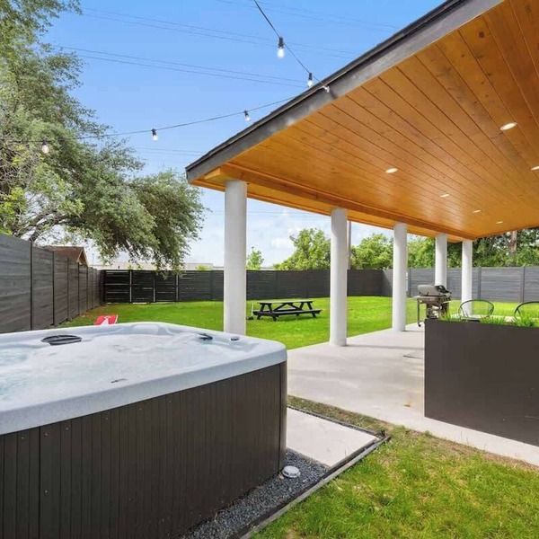 Modern 5BR | 14 Guests | Hot Tub | Mins to DT SXSW