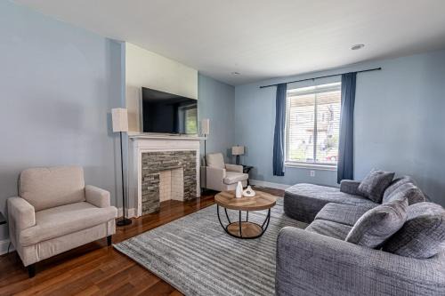 Modern 7BR Retreat