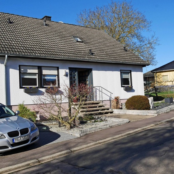 Modern 80 sqm apartment near Saarburg in a quiet location,