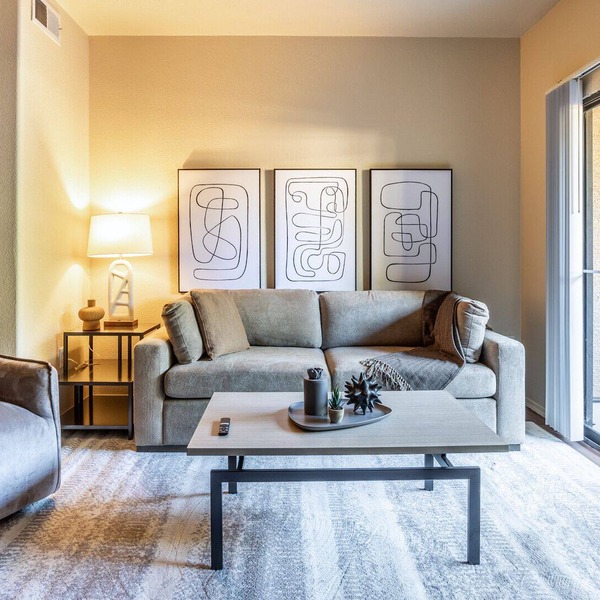 Modern Apartment in Prime Location (ID7763X83)