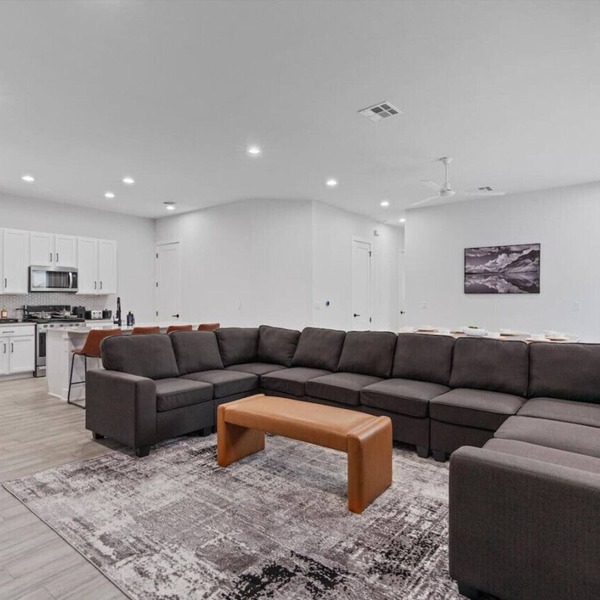 Modern Austin Getaway & Near Downtown, Lake Travis & Event Venues!