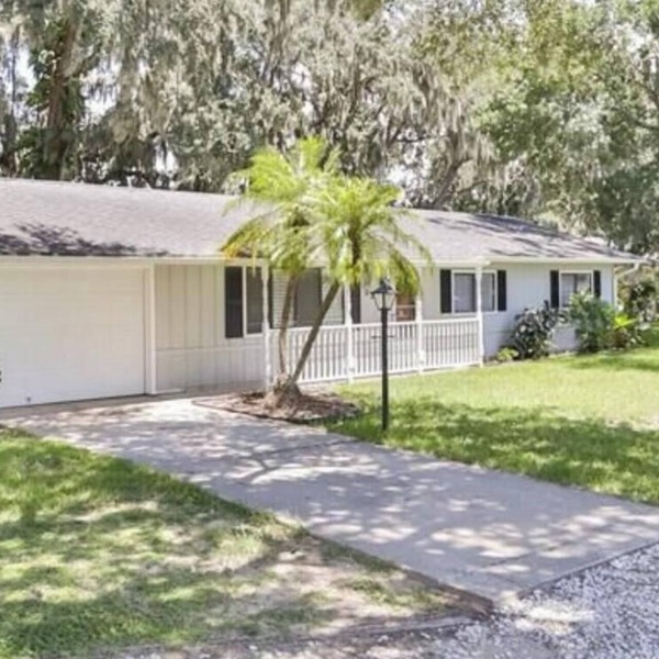 Modern beach themed 3b/2b home near New Smyrna Beach & Daytona Beach! Paradise!