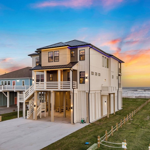 Modern Beachfront Retreat in Crystal Beach – Pool, Elevator & Sleeps 20