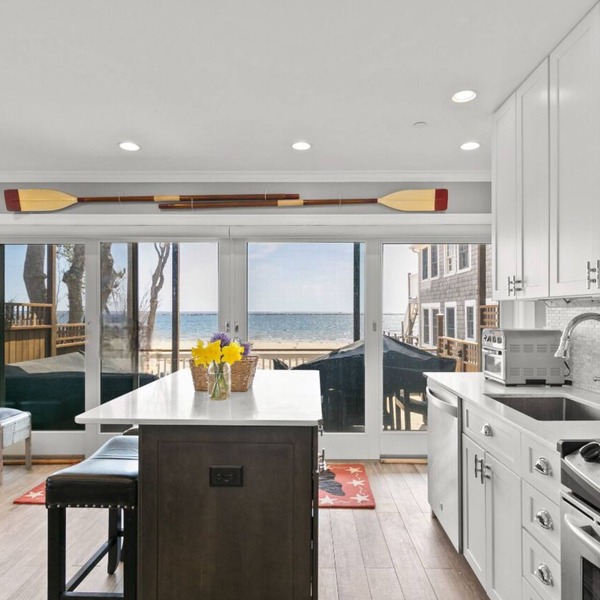 Modern Beachfront Escape - Steps from Ferry - Deck