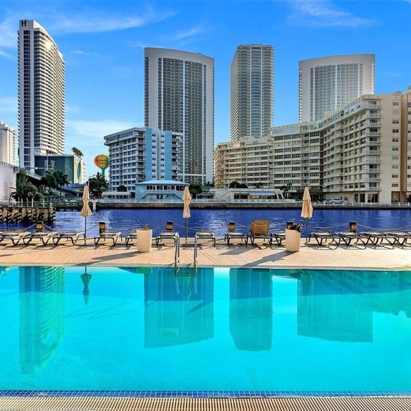 Modern Beachwalk Apt 805