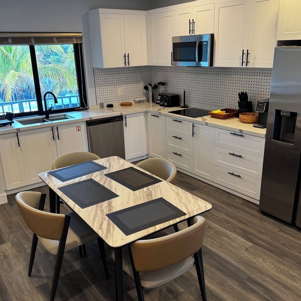 Modern, Beautiful Studio/ 1- and 3-bedroom suites