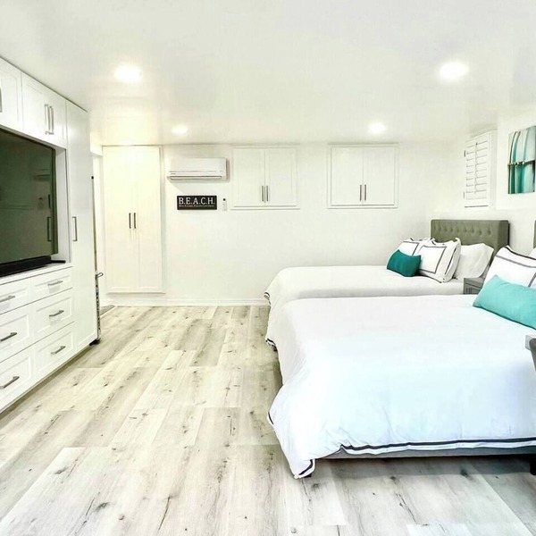 Modern, Beautiful, & Fun for Fam - Gated, Only steps from the Beach