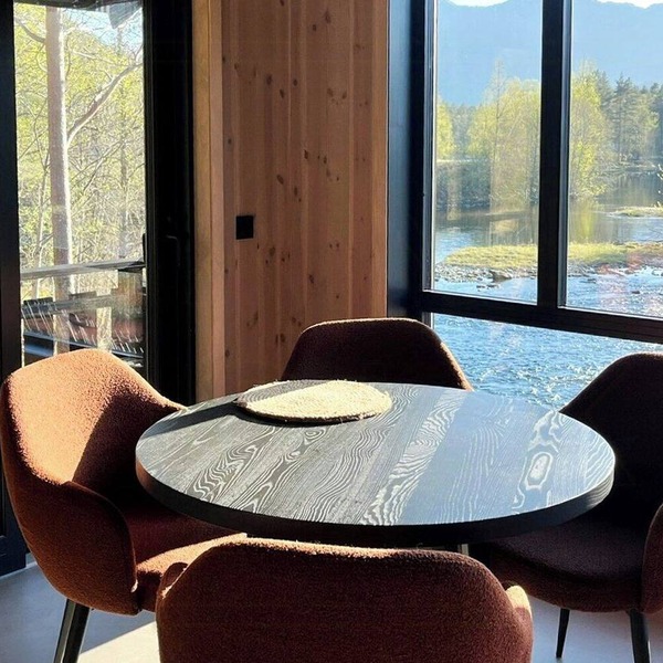 Modern cabin high above Storelva near Eikefjord