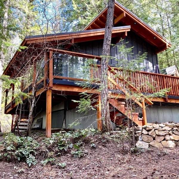 Modern cabin with private beach access in Blind Bay!