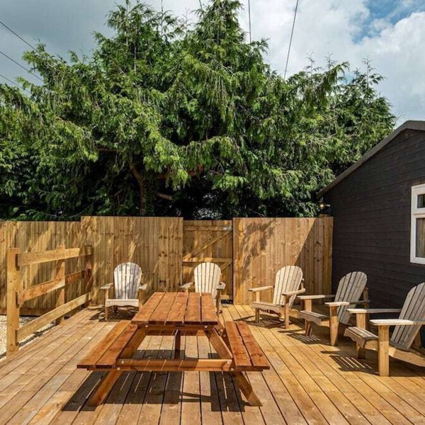 Modern cabins with gorgeous lounge & sunny deck sleeps 18