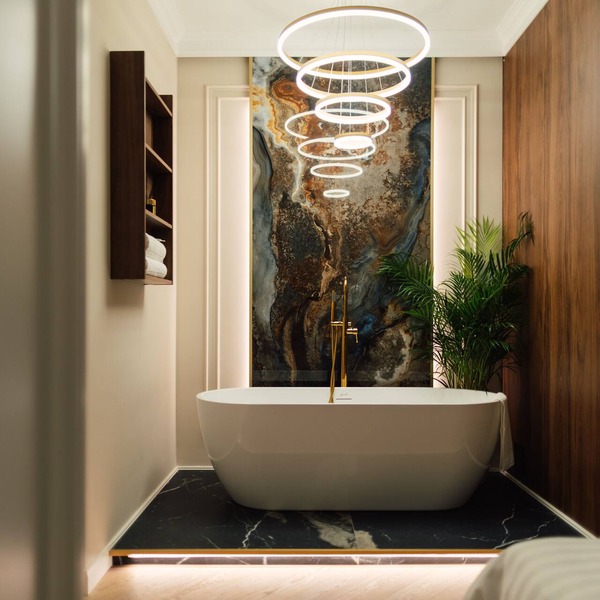 Modern&central apartment with a gorgeous bathtub inside one of the two bedrooms.