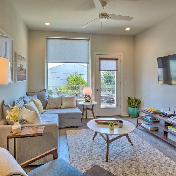 Modern Chic Condo with Balcony and Pool, Walk to Downtown