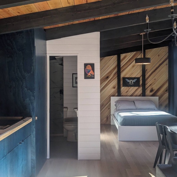 Modern Cloudland Cabin, 1.5 miles of private trails through 10 acres of woodland