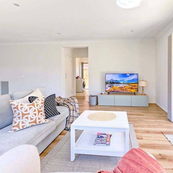 Modern Clyde House Smart TV*Dryer