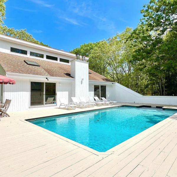 Modern Coastal Elegance- Heated Pool, Bike to Bay