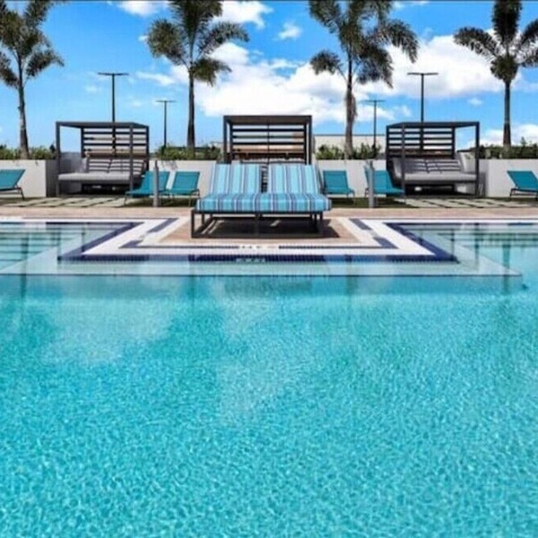 Modern Condo 2BR/2BA Pool Great Location
