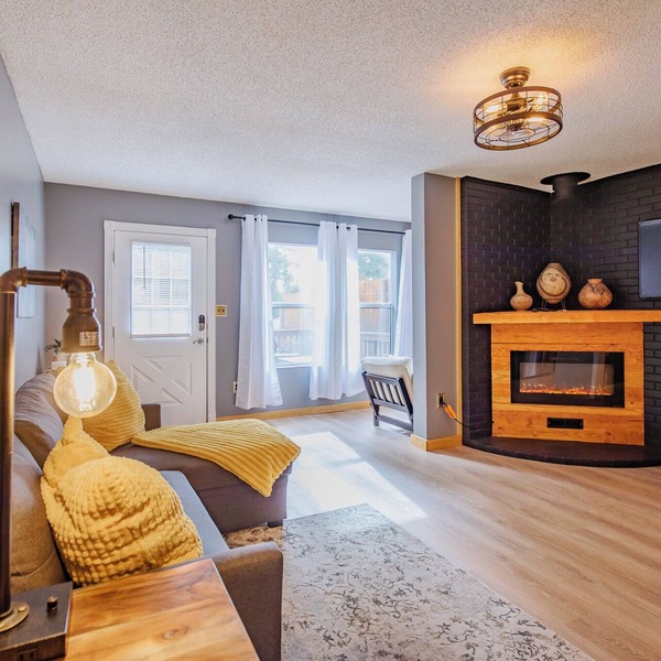 Modern condo walking distance to EVERYTHING.