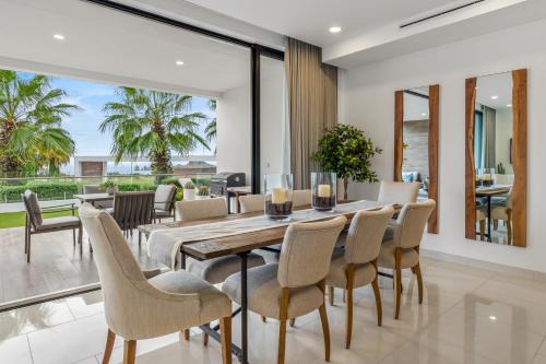 Modern Condo with Stunning Bay Views