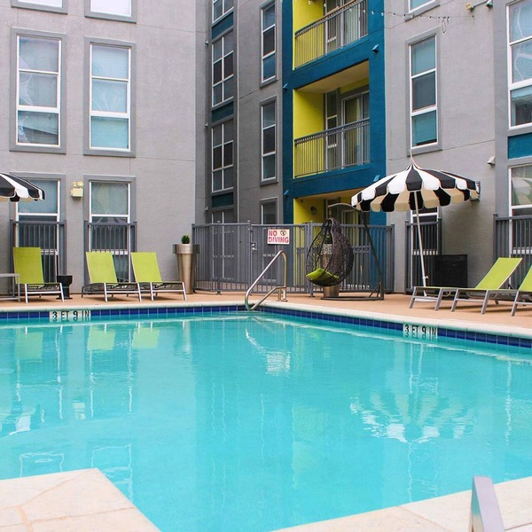 Modern Condo With Pool, Gym, Workspaces & BBQ