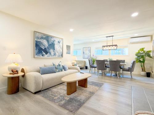 Modern Cozy Retreat 4BR 4BA Free Parking for4