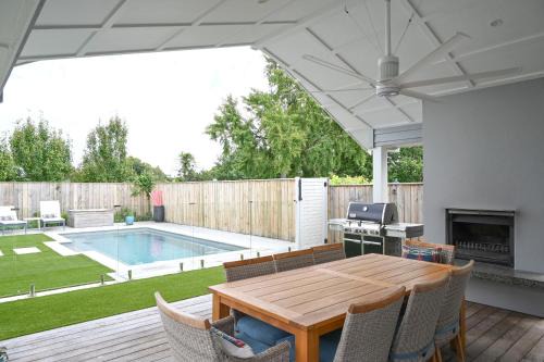 Modern Deluxe - Havelock North Holiday Home