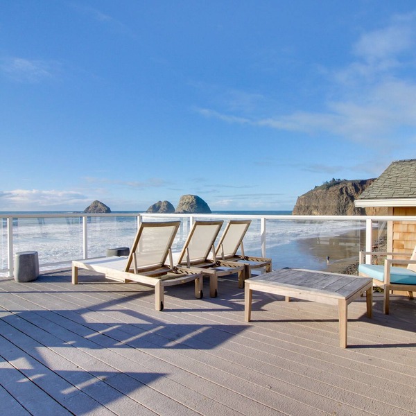 Modern dog-friendly studio with beachside views & only steps to the beach