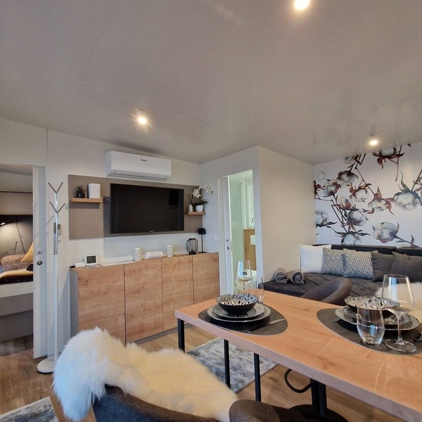 Modern Eingerichtetes Chalet mit Terrasse
