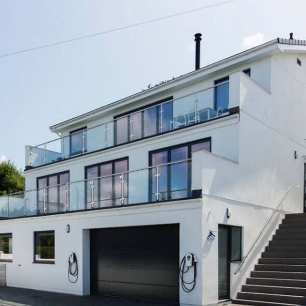 Modern Flat Overlooking Newlyn Harbour Sleeps 4 Child & Dog Friendly +Parking