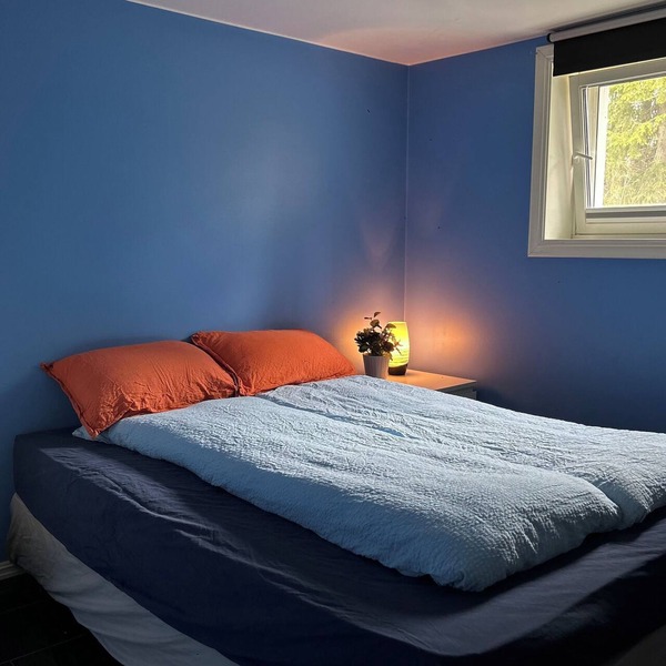 Modern flat with AC 3-bedrooms and balcony.