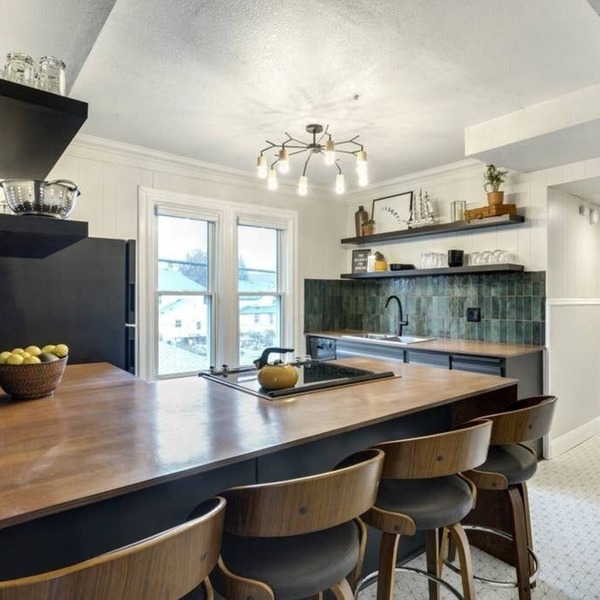 Modern, fully equipped, and newly renovated apartment in the center of Northeast Minneapolis