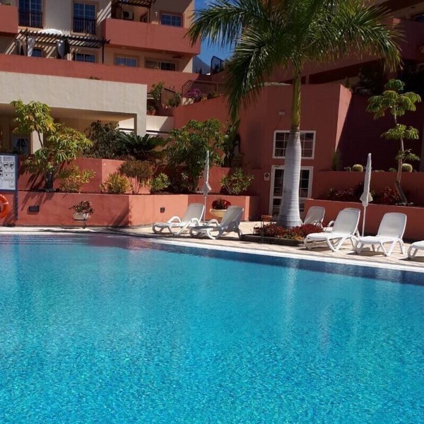 Modern fully equipped apartment in exclusive area with pool.