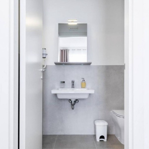 🏡 Modern & Functional Rooms in Mestre – Brand-New Guesthouse with Free ParkingPerfectly located for Venice: bus no. 5 passes every 10 minutes and takes you directly to the historic center in just a few minutes! Rooms are equipped with a comfortable
