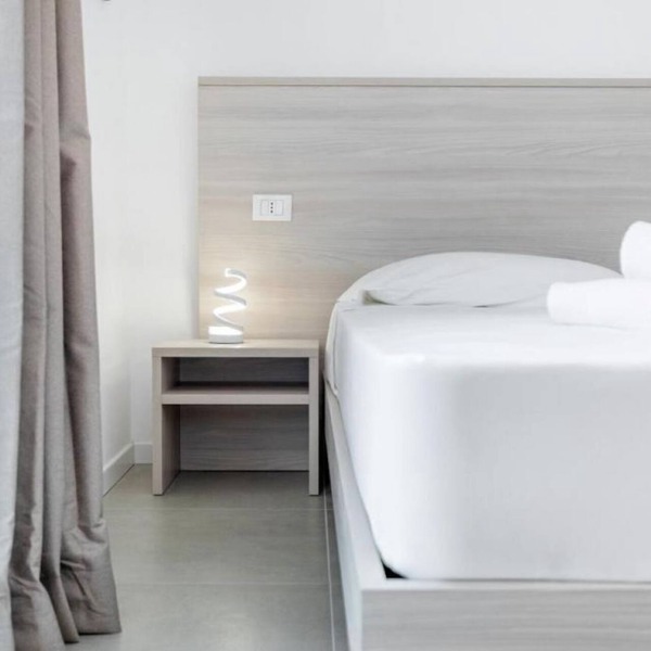 🏡 Modern & Functional Rooms in Mestre – Brand-New Guesthouse with Free ParkingPerfectly located for Venice: bus no. 5 passes every 10 minutes and takes you directly to the historic center in just a few minutes! Rooms are equipped with a comfortable