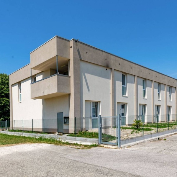 🏡 Modern & Functional Rooms in Mestre – Brand-New Guesthouse with Free ParkingPerfectly located for Venice: bus no. 5 passes every 10 minutes and takes you directly to the historic center in just a few minutes! Rooms are equipped with a comfortable