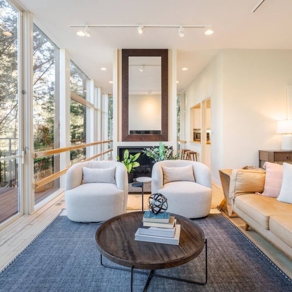 Modern Glass Treehouse Refuge in Redwoods