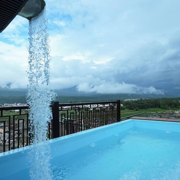 Modern , high tech 4Bhk in peaceful Rishikesh. Swimming pool , jacuzzi & steam.