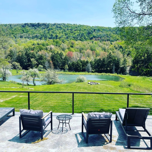 Modern home overlooking private lake and mountains. Pet Friendly!