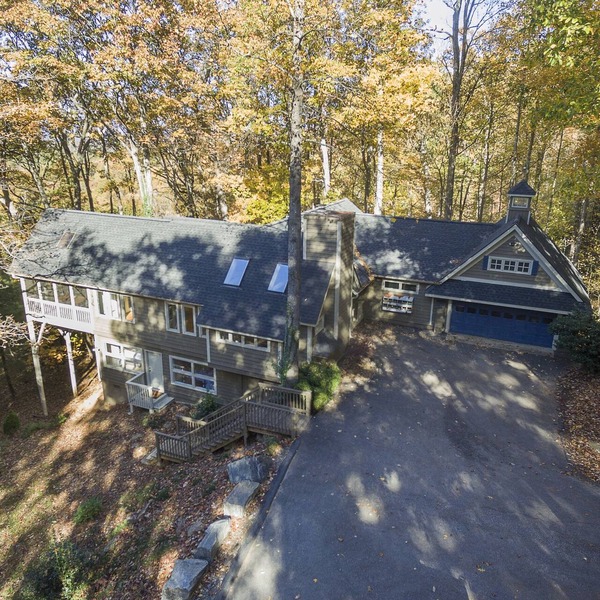 Modern Home Private with Beautiful Mountain Views & Fire Pit