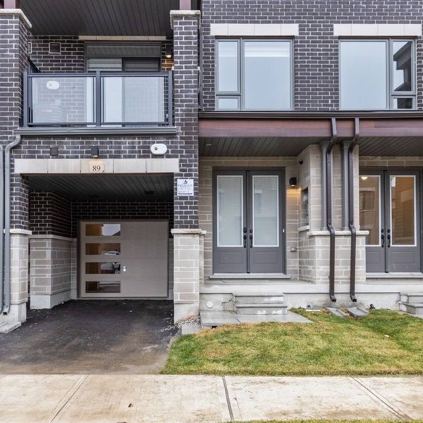 Modern Home With Parking Near Canada's Wonderland!