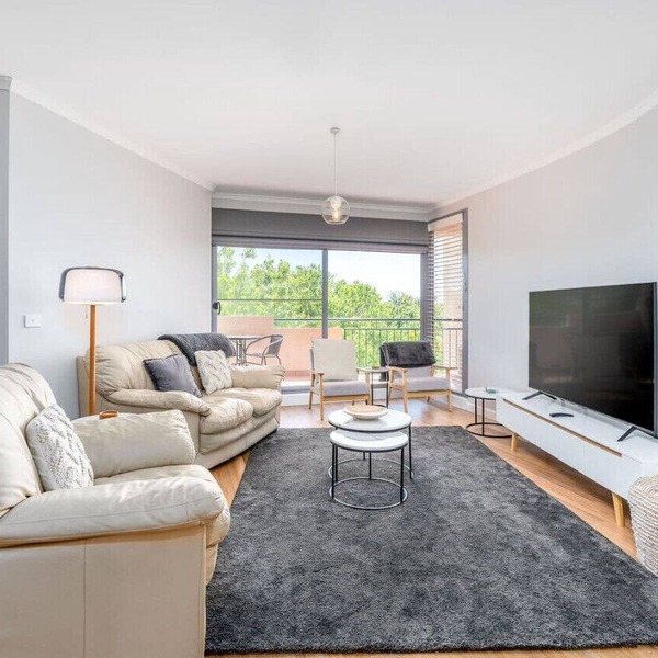 Modern & Homely 2BR Burke Crescent Apartment