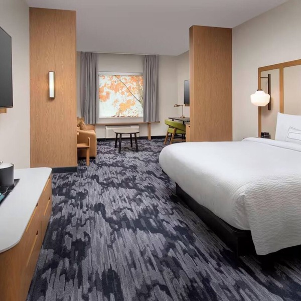 Modern & Inviting 4 Executive King Suite w/Free Breakfast Near Shopping Center